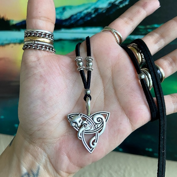 Celtic knot cat fox charm on black adjustable cord - Picture 4 of 10